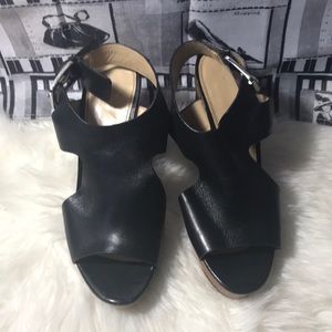 Black Michael Kors genuine leather. Size 7